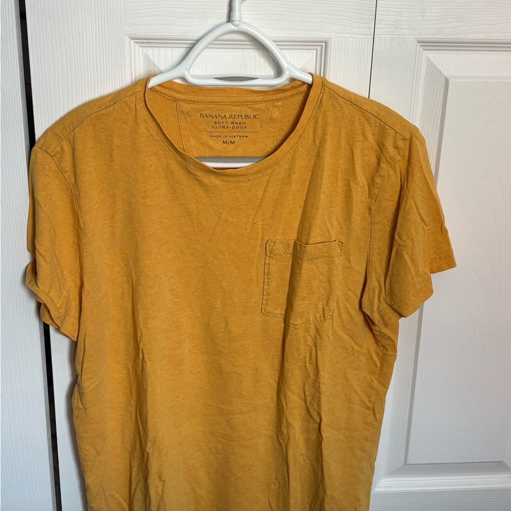 Banana Republic Men's Mustard Short Sleeve Pocket Tee
